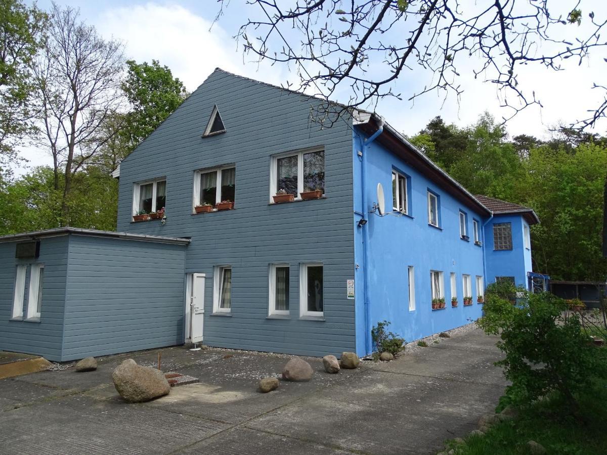 Отель Gasthof Blaues Haus Bastorf Экстерьер фото
