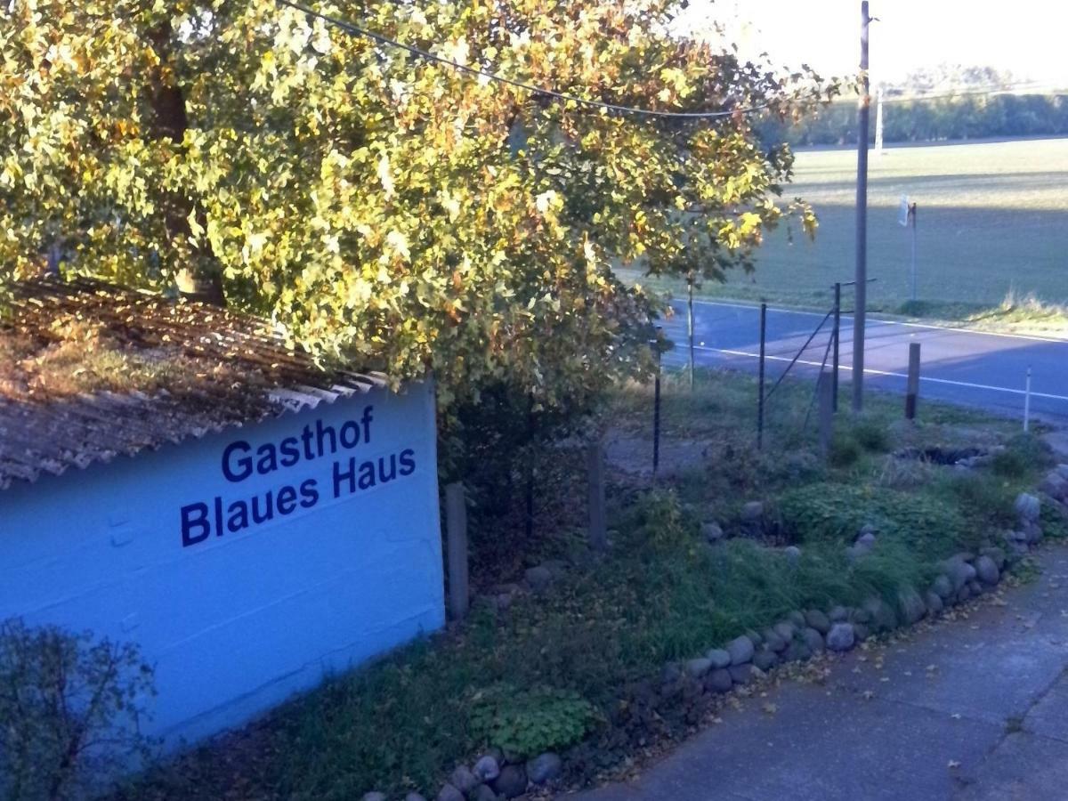 Отель Gasthof Blaues Haus Bastorf Экстерьер фото